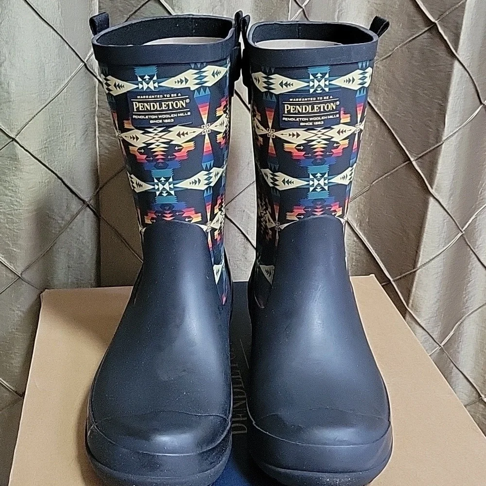 NWT- Pendleton ‘Tucson’ Mid-Calf Rain Boots